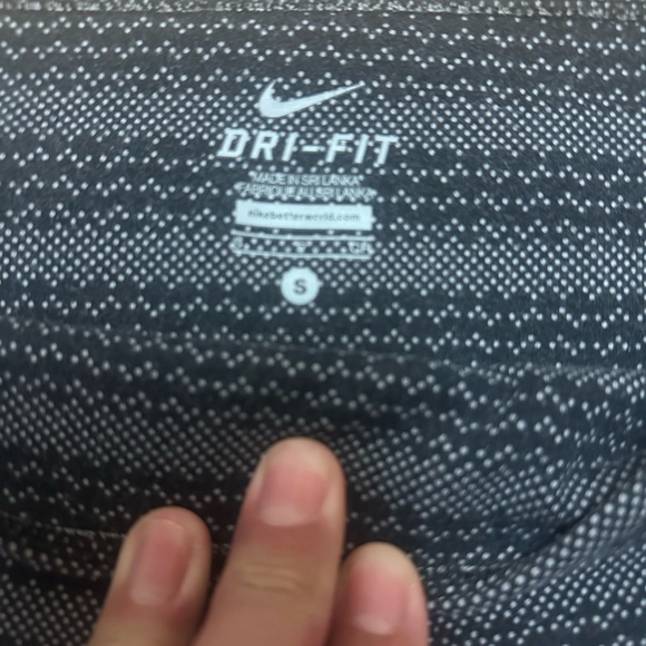 Nike Women’s Capri Workout Leggings/ Tights, Size Small, Grey w/ Black print - Picture 3 of 3